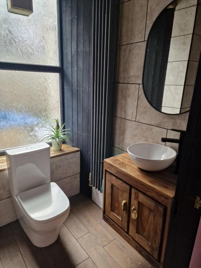 The Penny Black Apartment With Indoor Hot Tub Slamannan Exteriér fotografie